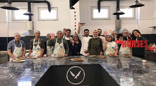 Özel bireyler, Akdeniz Üniversitesi'nde pizza ve pide yapmayı öğrendi