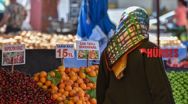Pazar tezgahındaki etikette 'küçük yazı' ve 'yarım kilo' aldatmacası