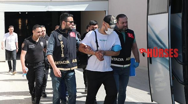 Polisten 'aranan' operasyonu: 60 gözaltı
