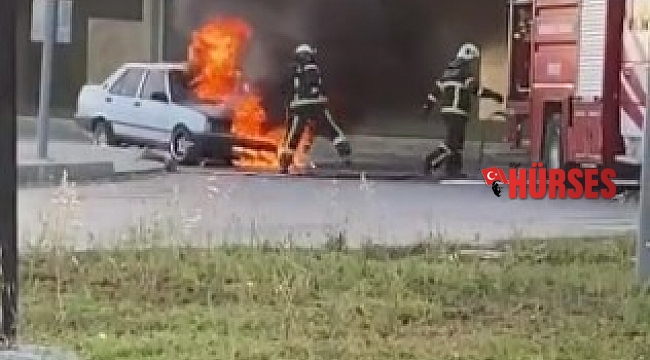 Seyir halindeki otomobil alev topuna döndü