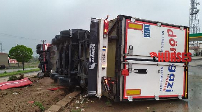 TIR refüje devrildi: 1 yaralı