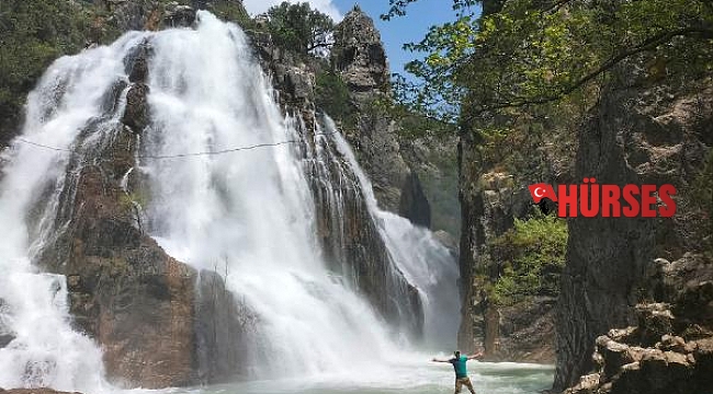 Uçansu Şelalesi'nde bahar canlılığı