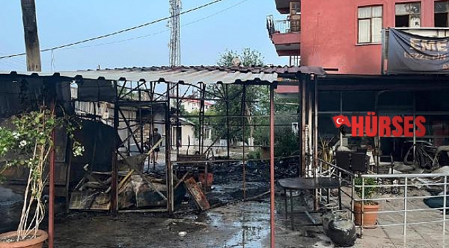 Yangında iş yeri kül oldu