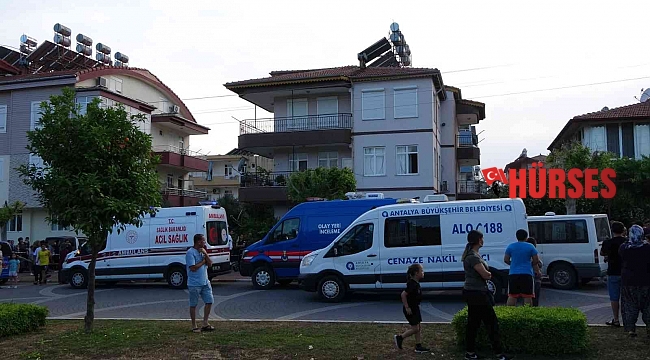 Antalya&#039;da 2 çocuk annesi kadın evinde ölü bulundu