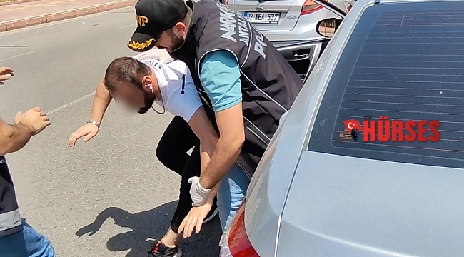 Antalya'da otomobilde uyuşturucu operasyonu