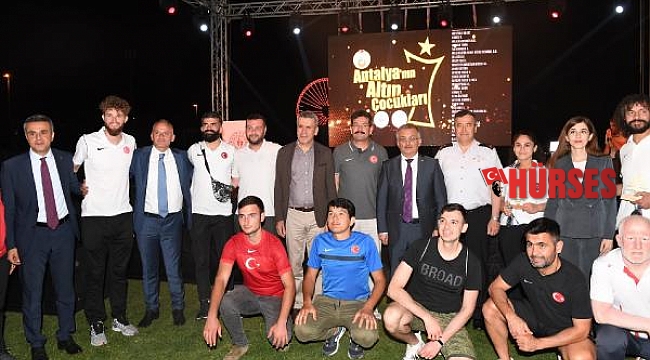 Antalya'nın Altın Çocukları'na plaket