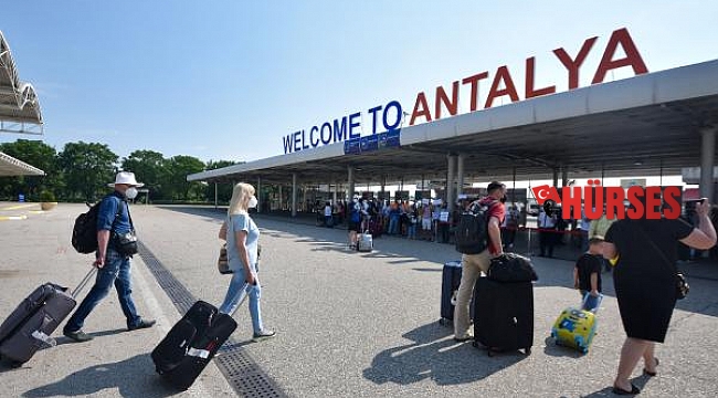 Antalya'ya hava yoluyla gelen turist sayısı 3 milyonu aştı