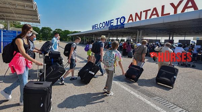 Antalya'ya hava yoluyla gelen turist sayısı 4 milyonu aştı