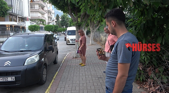 Aracın kaputuna giren kediyi, kedi sesiyle kurtardılar
