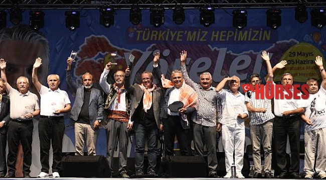 Başkan Uysal'dan kaşık havası