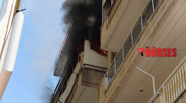 Bunalıma giren yaşlı adam evini yakıp, balkondan atladı