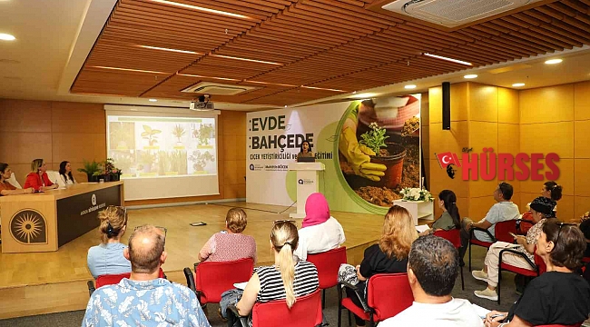 Evde bahçede çiçek yetiştiriciliği ve bakımı eğitimi verildi