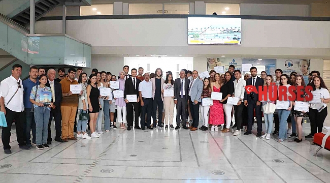 Genç Antalya gönüllüleri sertifikalarını aldı