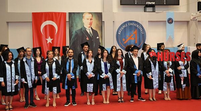 Hemşirelik Fakültesi öğrencileri ant içerek mezun oldu