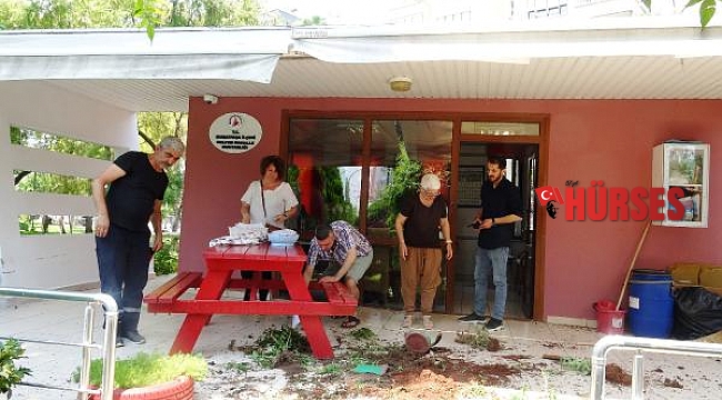 İstediği parayı alamayınca duvara tuvaletini yapıp, muhtarlığı dağıttı