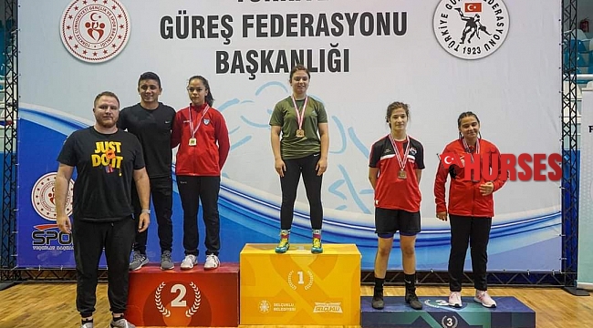 Kaşlı güreşçiler dereceyle döndü
