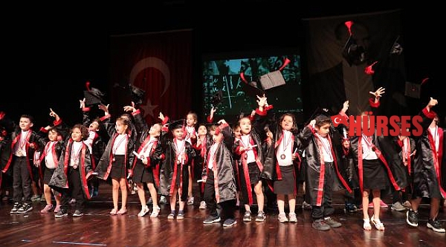 Kreş minikleri kep attı