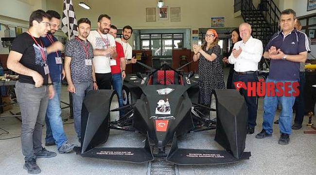 Lise öğrencileri elektrikli Formula aracı üretti
