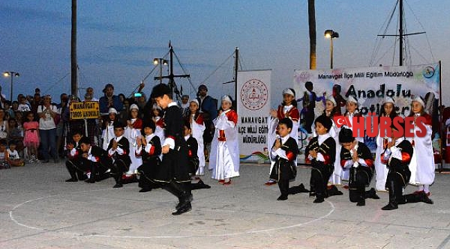 Side'de öğrencilerden folklor gösterisi