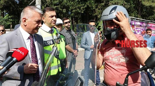 Validen motosiklet sürücülerine hediye kask