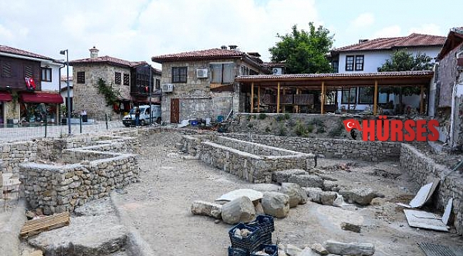 Yıkılan kaçak yapıların altından tarih çıktı