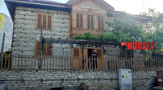 300 yıllık konağın önündeki trafo kaldırılacak