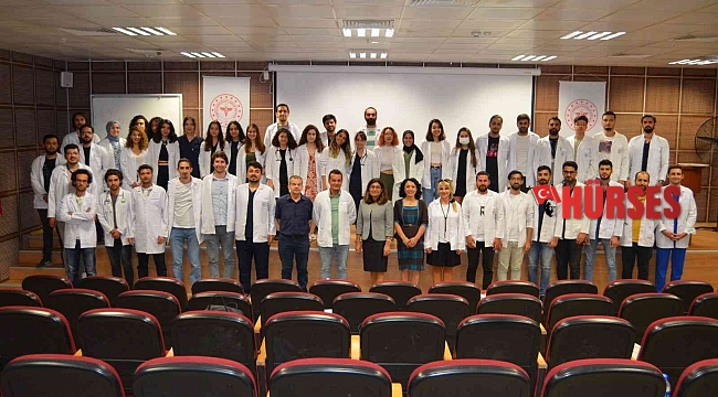 ALKÜ'de intörn doktorlar eğitimlerine başladı