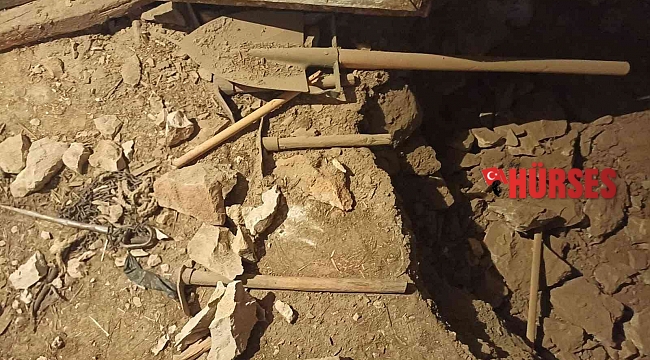 Antalya'da evde kaçak kazı yapan şüpheliler yakalandı