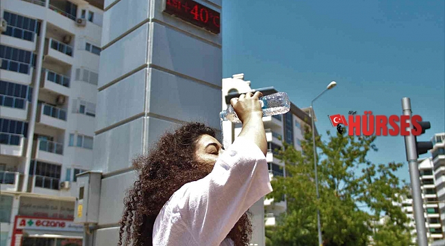 Antalya'da termometreler 40'ı gösterdi, sahiller doldu