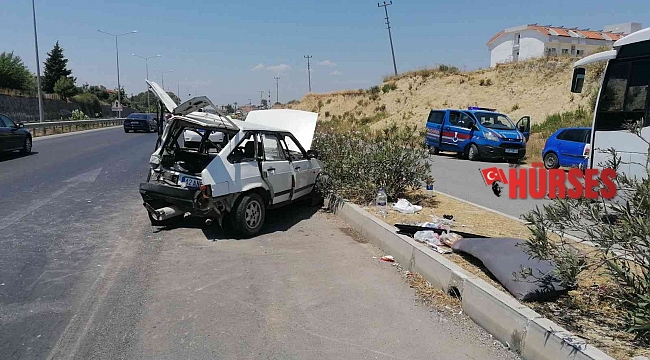 Arızalanarak park eden otomobile tur otobüsü arkadan çarptı: 4 yaralı