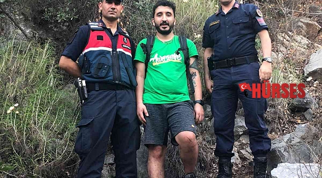 Dağda mahsur kalan adam jandarma ekiplerince kurtarıldı