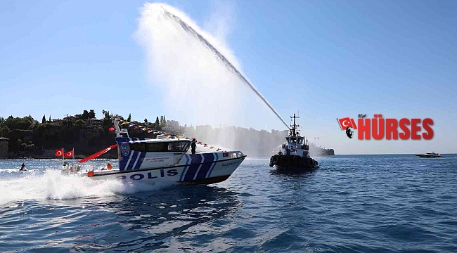 Deniz şehitleri anısına suya çelenk bırakıldı