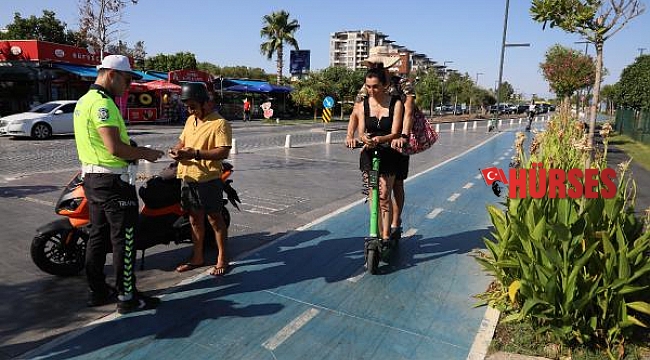 Elektrikli scooterları 2 kişi kullananlara ceza