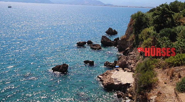 Evinden hava almak için çıkan kadının falezlerde cesedi bulundu