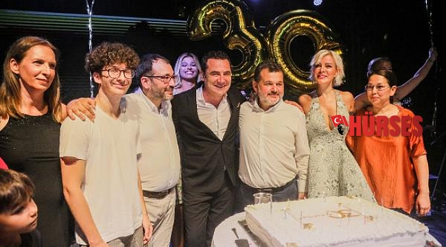 Ferhat Göçer ve Ömür Gedik Sherwood Otelleri 30'uncu yıl kutlamalarında sahne aldı
