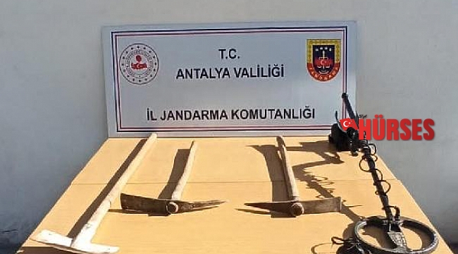 Kaçak kazı yaparken yakalandılar