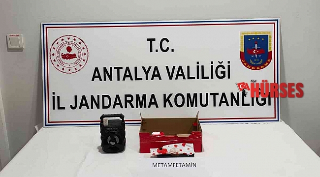 Kargoyla gelen uyuşturucuya jandarmaya takıldı