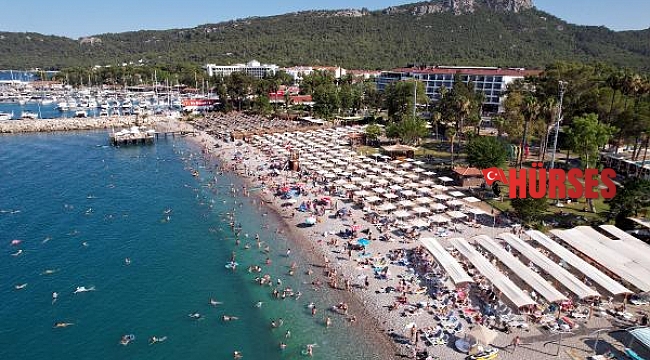 Kemer, bayramda nüfusunun 4 katını ağırladı