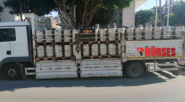 Manavgat'ta kamyon dolusu 10 bin litre sahte içki ele geçirildi
