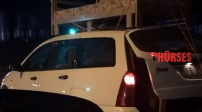 Mobilyaları otomobilin tavanında taşıdılar