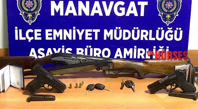 Polisin arama yaptığı ikamette ruhsatsız tabanca ve tüfek ele geçirildi