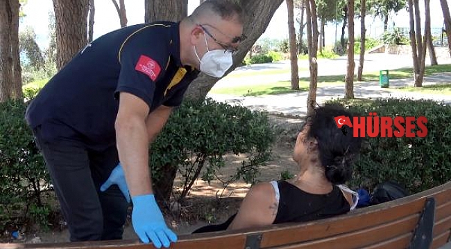 Sevgililerin parkta 'kıskançlık' kavgası; bıçakla kendisine zarar verdi