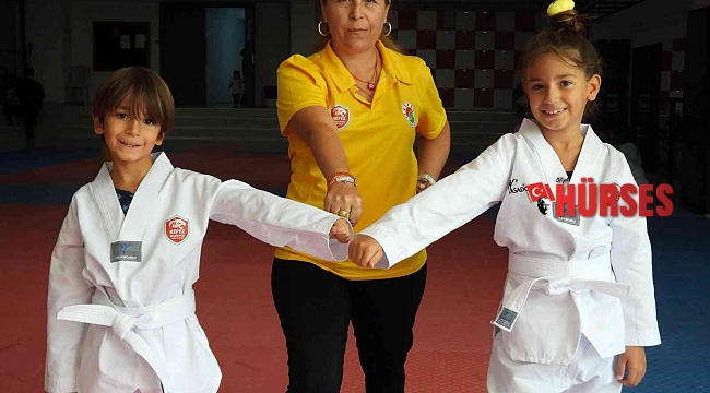 Sporcu kardeşler günlerini kurslarda geçiriyor