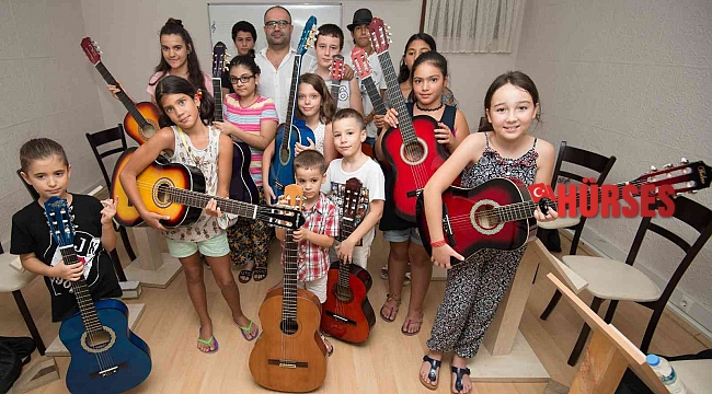 Ukuleleyi de bağlamayı da bu kursta öğrenecekler