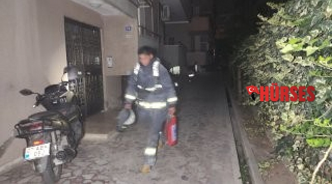 Yanan evinde ailesinden sonra kuşlarını kurtardı