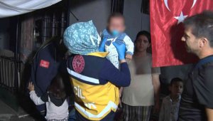 Antalya'da aşı kartıyla birlikte evin kapısına bırakılan bebeğin kimliği belli oldu