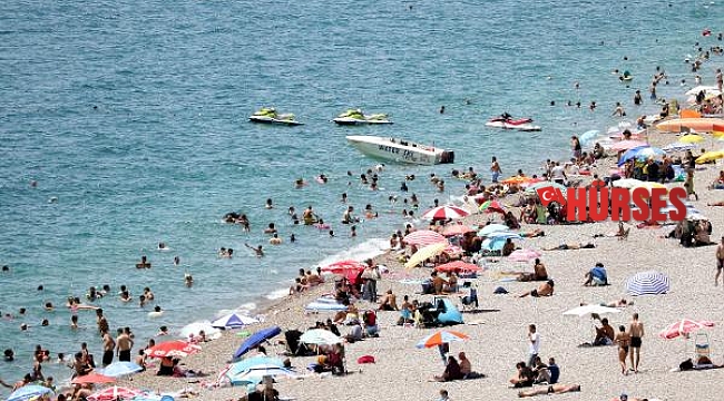Antalya'da hafta sonu sahiller doldu