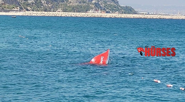 Antalya'da su alan sürat teknesi battı