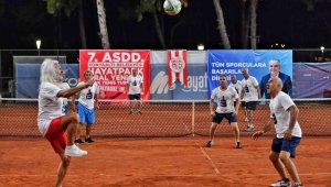 Antalyaspor'un "Efsane" isimler anısına düzenlenen ayak tenisi turnuvası başladı