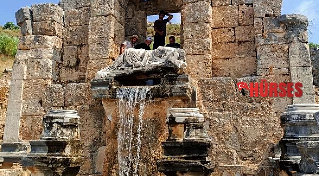 Antik çeşmeden 1800 yıl sonra su aktı